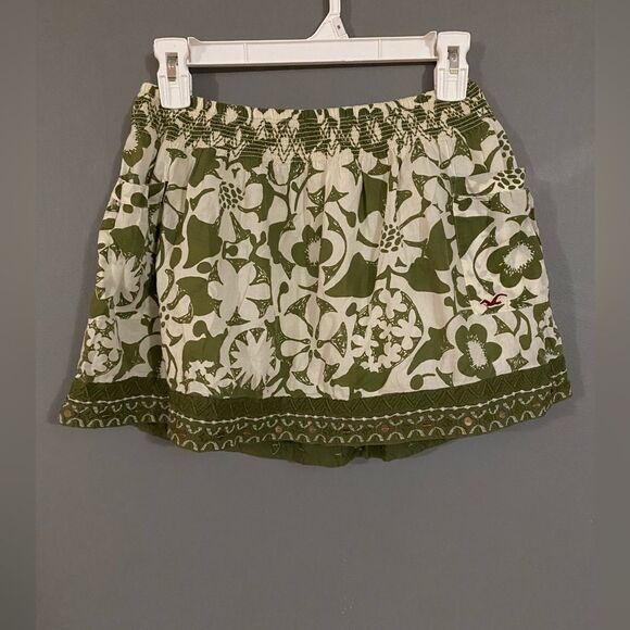 Hollister Floral Mini Skirt Pull On  Size Small - Picture 1 of 3
